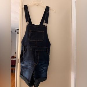 VIP demin bib overall shorts with adjustable straps.
